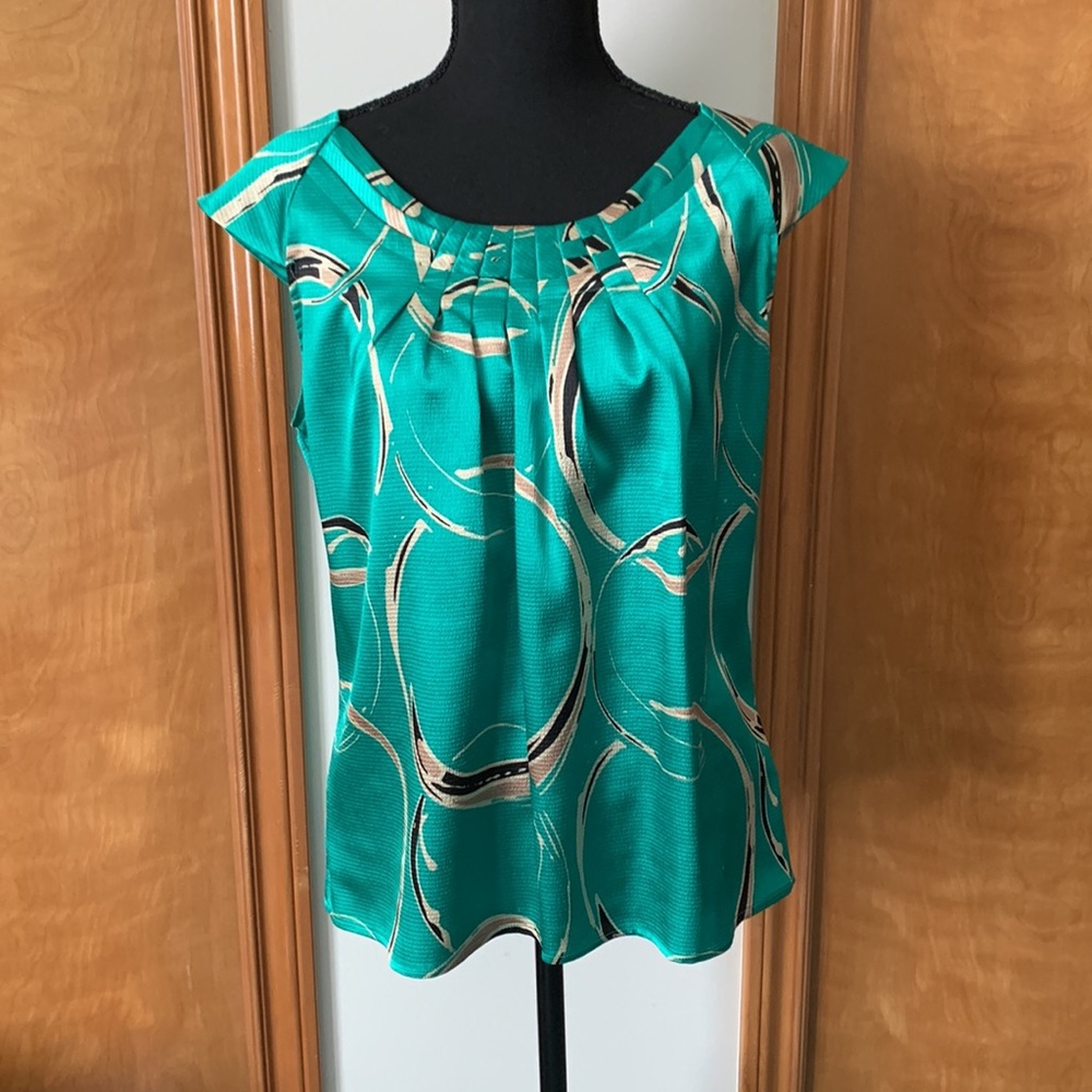 The Limited Green Pleated Front Geometric Sleeveless Blouse Sz M 100% Polyester